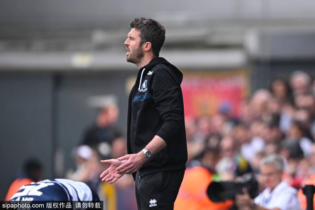 萨哈：曼联有望挖角维尼修斯，前提是卡里克转正