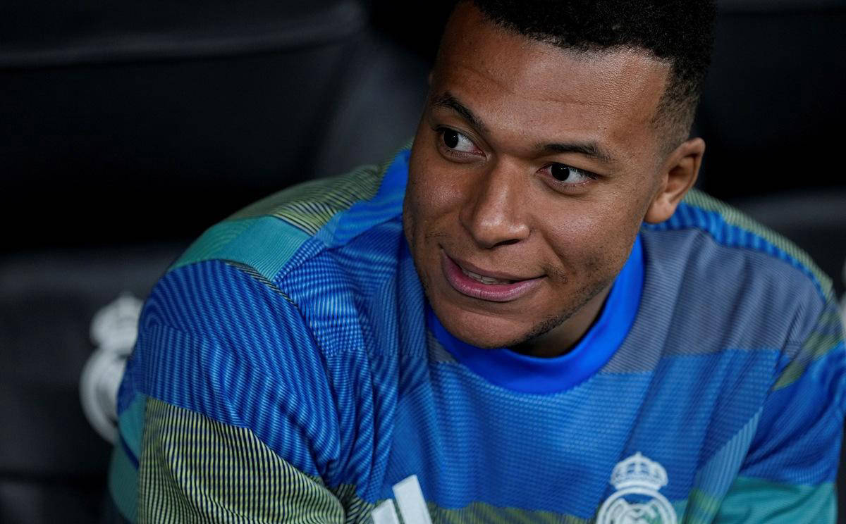 姆巴佩膝盖扭伤，却仍坚决要冲击世界杯，是否会重蹈卡卡和乌姆蒂蒂的覆辙？