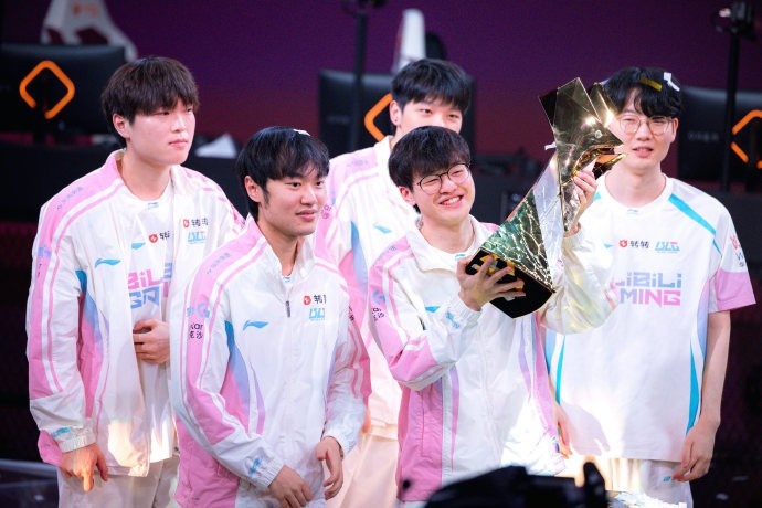 LPL：BLG亮出名为“信念”的剑，向世界宣告LPL正重回先锋