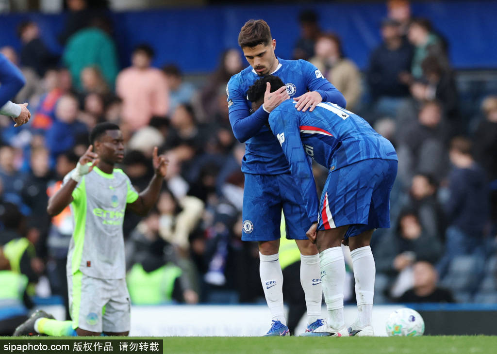 斯坦福桥的“红魔”狂想曲：曼联绝境反击，欧冠曙光再现！